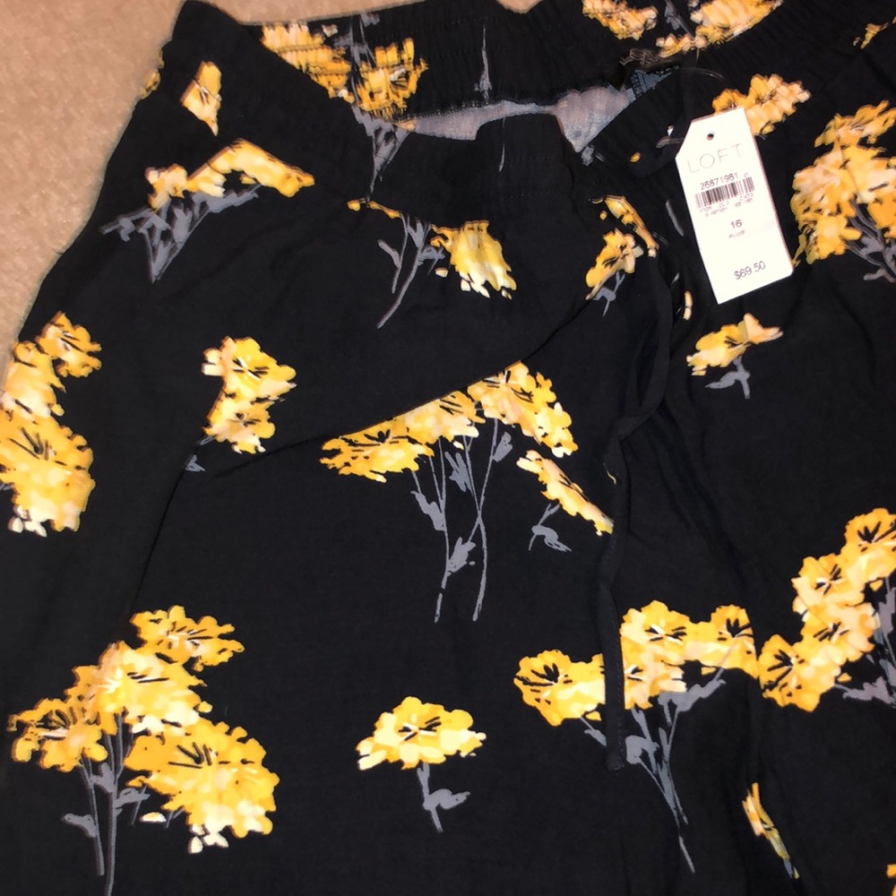 Flowy Loft Pants - Picture 3 of 3